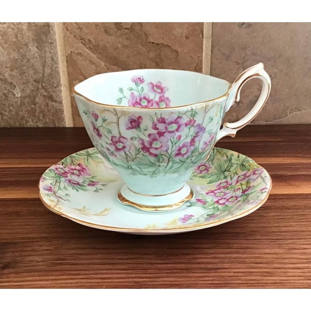 VTG Royal Albert Wild Geranium Tea Cup Saucer Set Bone China England Cottagecore